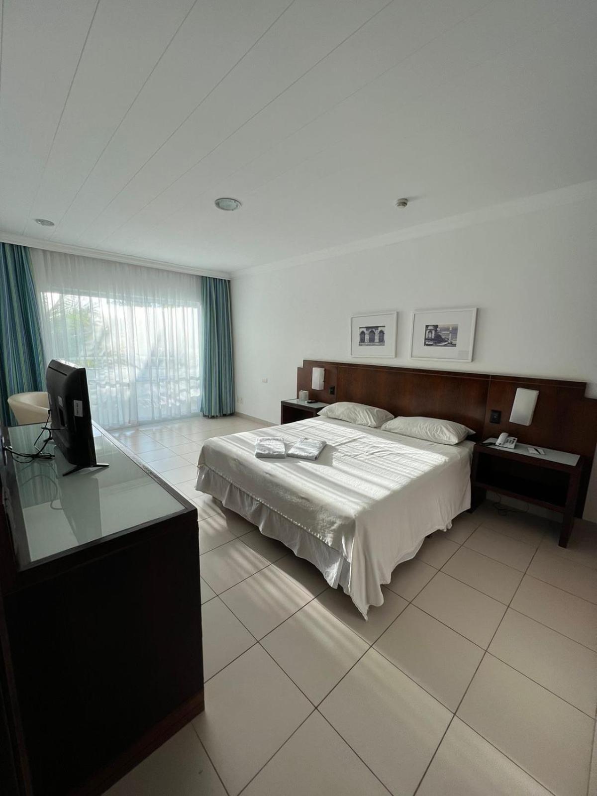 Bahia Plaza Hotel Busca-Vida Exterior photo